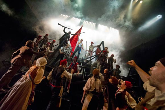 Révolution atop the barricade in Les Miserables